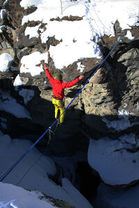 Slack line au dessus du canyon