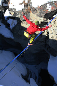 Slack line au dessus du canyon