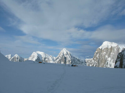 Camp-de-base-Ruth-Canal-vue sur denali