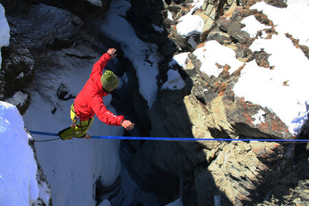 Slack line au dessus du canyon