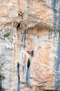 F.Lombard dans le crux de L3 8a+ de Hotel �F.Labreveux