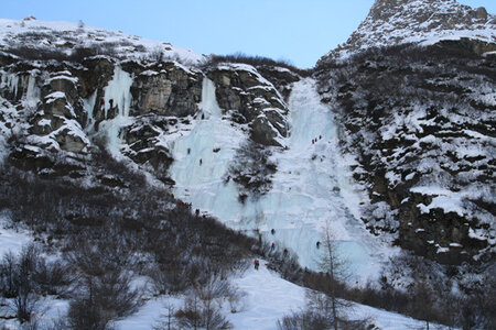 Bonneval : cascades en face Nord vers l'Ecot