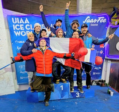 L'équipe de France, joyeuse, après les podiums © Barbara Satre - FFCAM L'équipe de France, joyeuse, après les podiums © Barbara Satre - FFCAM
