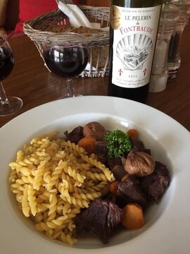 Plat de viande mijotée Plat de viande mijotée