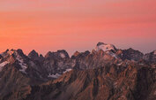 Coucher de soleil sur la Barre des Ecrins - ©Thibaud Blais, collection FFCAM Coucher de soleil sur la Barre des Ecrins - ©Thibaud Blais, collection FFCAM