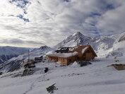 Refuge FFCAM Dent Parrachée (© J.F. Chabert) Refuge FFCAM Dent Parrachée (© J.F. Chabert)